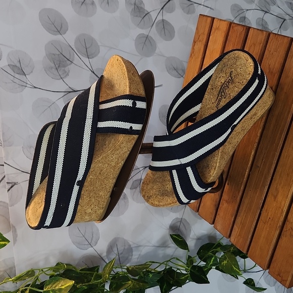 Lucky Brand Miller Wedge Sandals - Picture 5 of 12